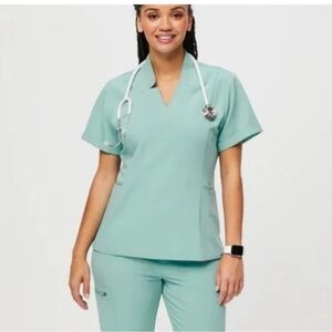 Women’s FIGs scrub top, Inala. XS. Limited edition seaglass color